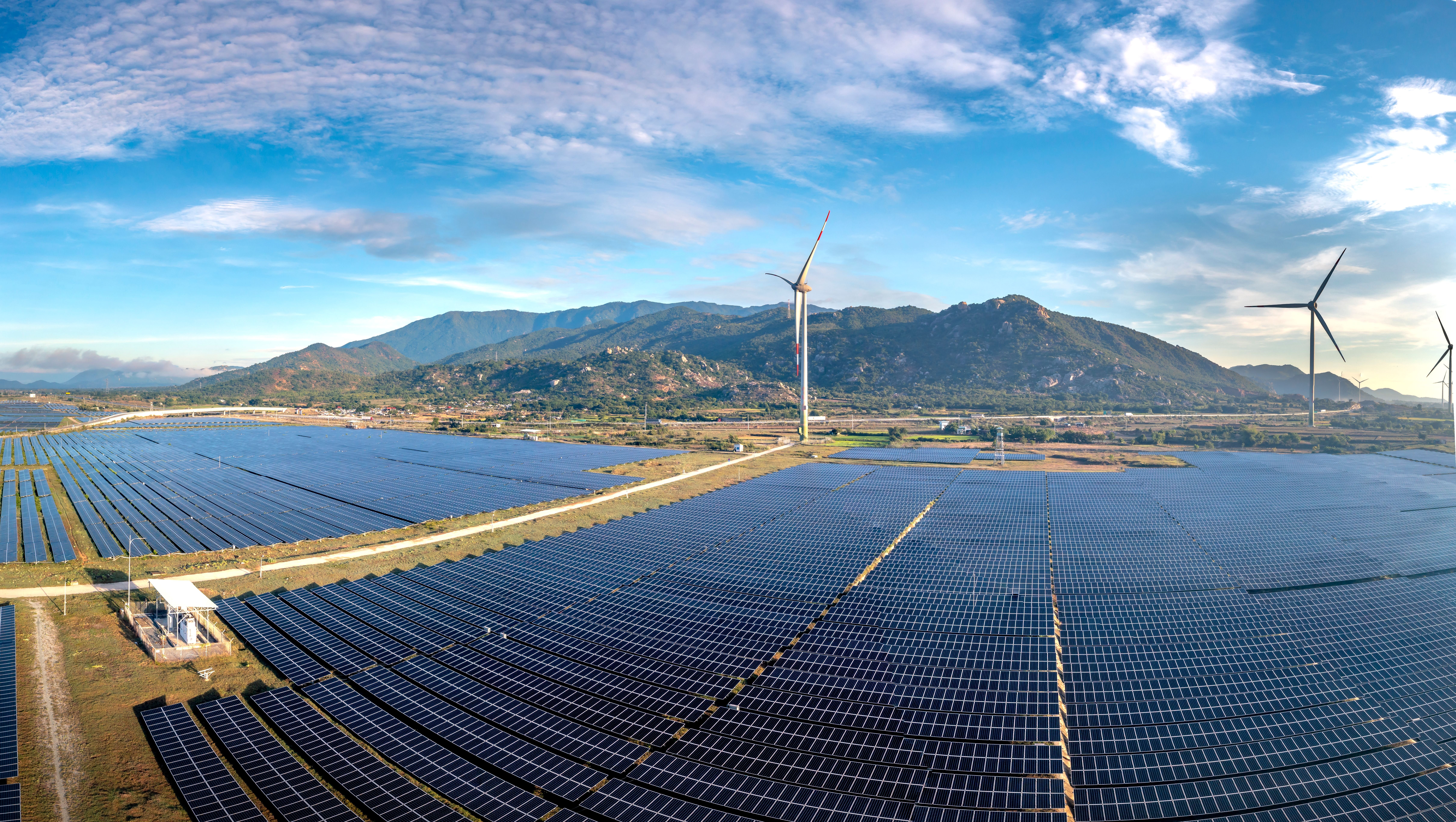 Parque_solar_moderno_utominaga.png